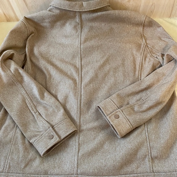 NEW Long Sleeve Beige Snap Jacket - Picture 5 of 7